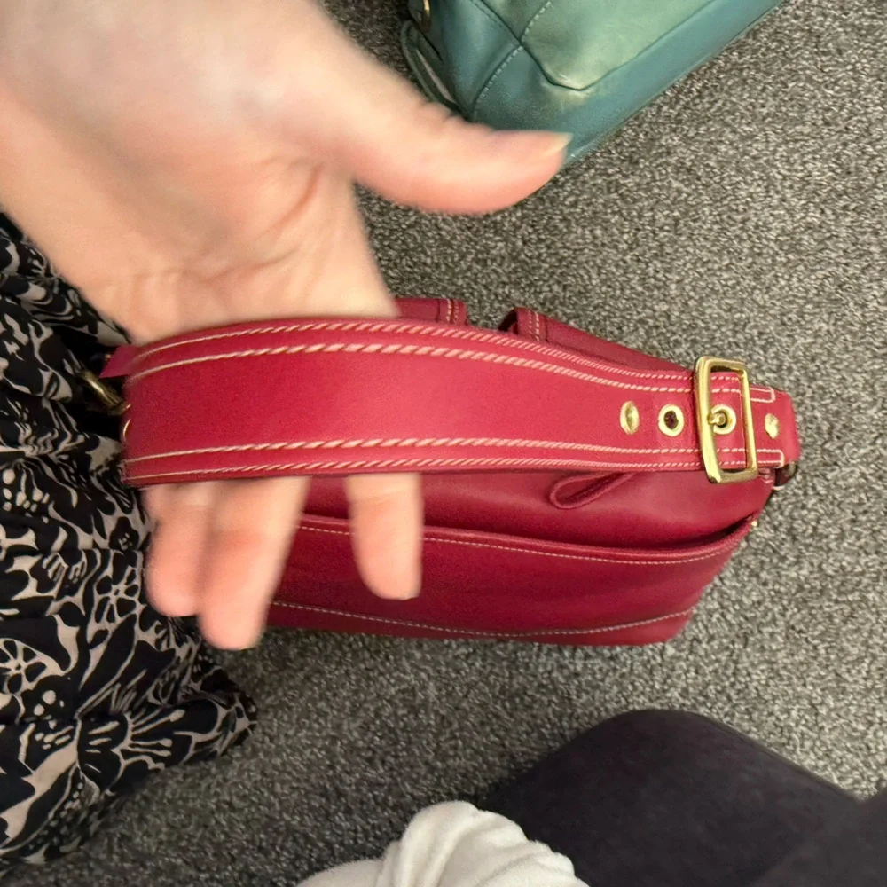 Coach 65th Anniversary Turnlock color raspberry - Picture 5 of 8